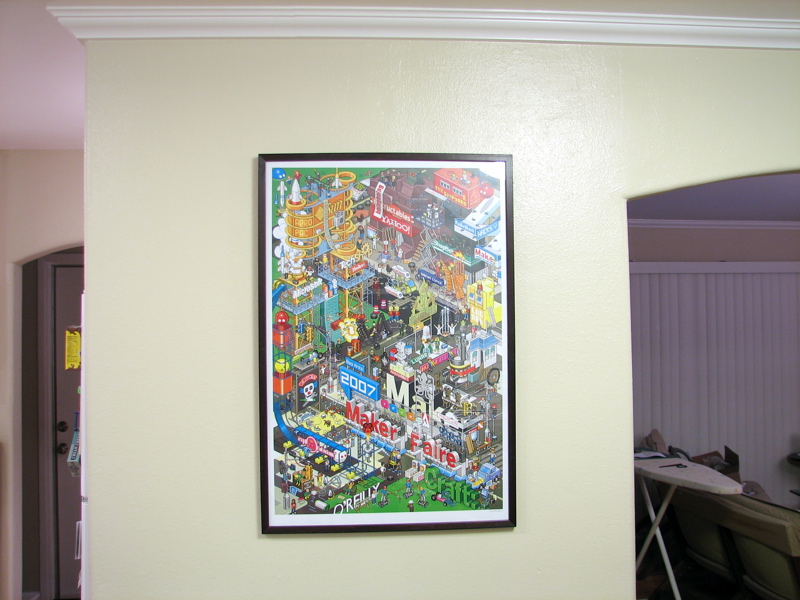 Picture held straight by rubber feet