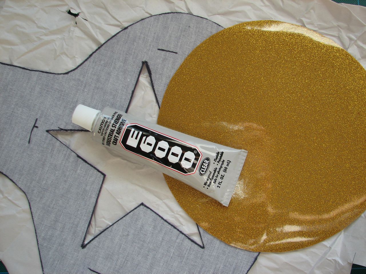 Glue down the circle for topstitching