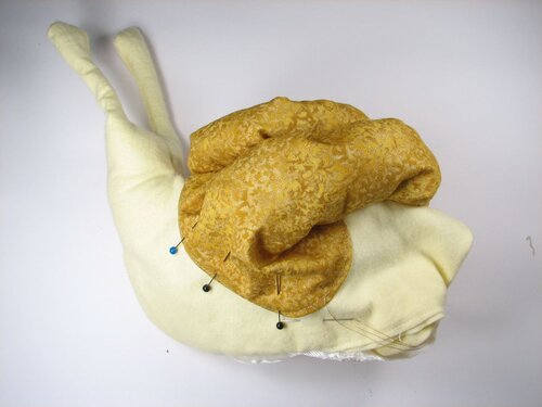 A velvet bristlebot racing snail