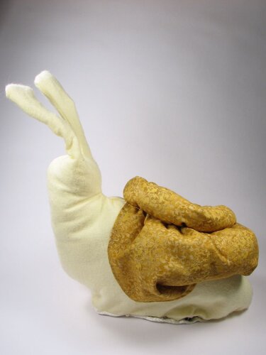 A velvet bristlebot racing snail