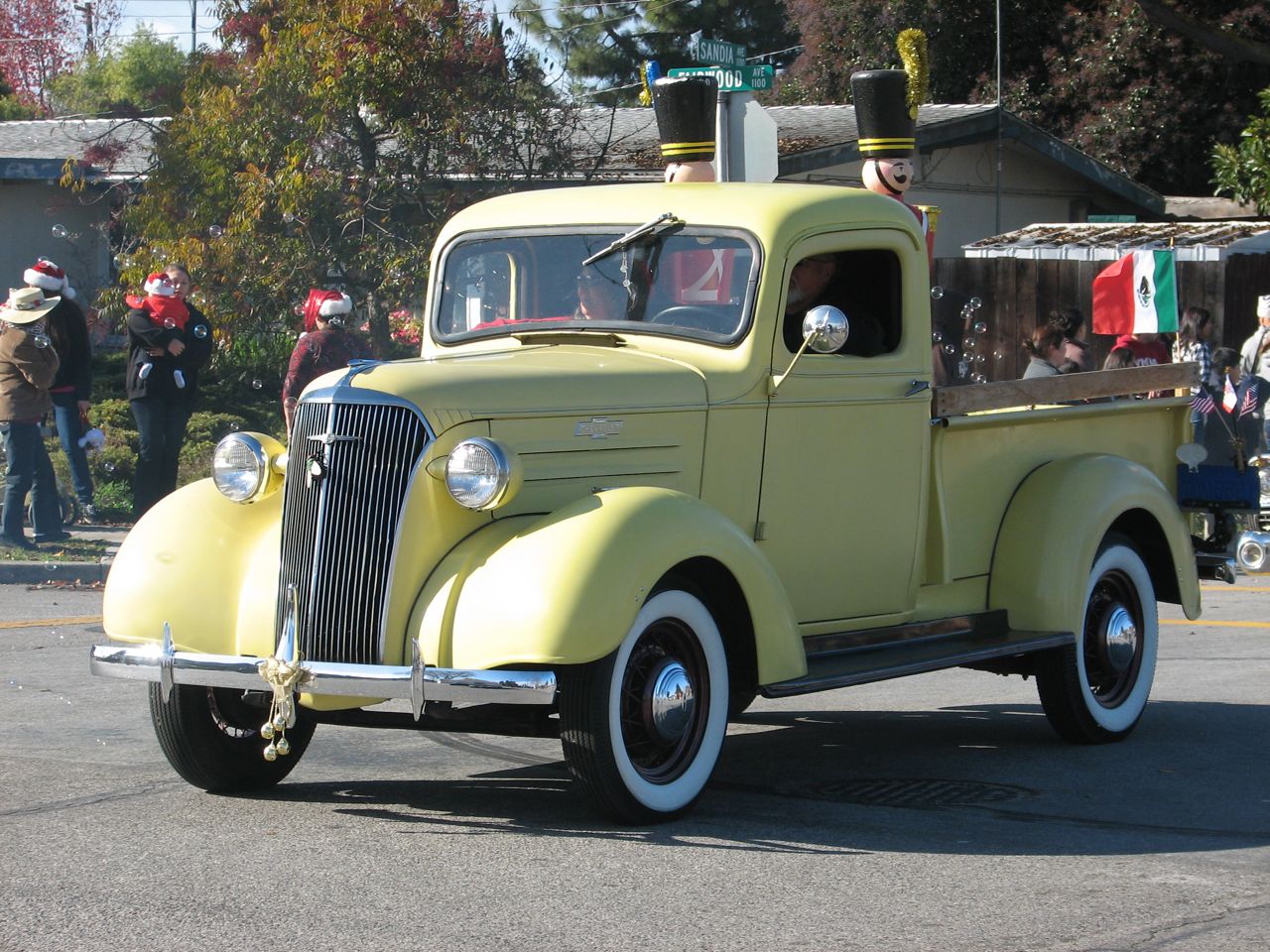 Lakewood neighborhood holiday parade