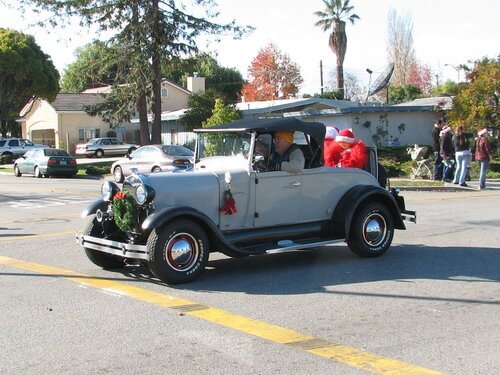 Lakewood neighborhood holiday parade