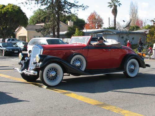 Lakewood neighborhood holiday parade