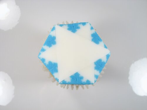 Fractal Snowflake Cupcakes - 25