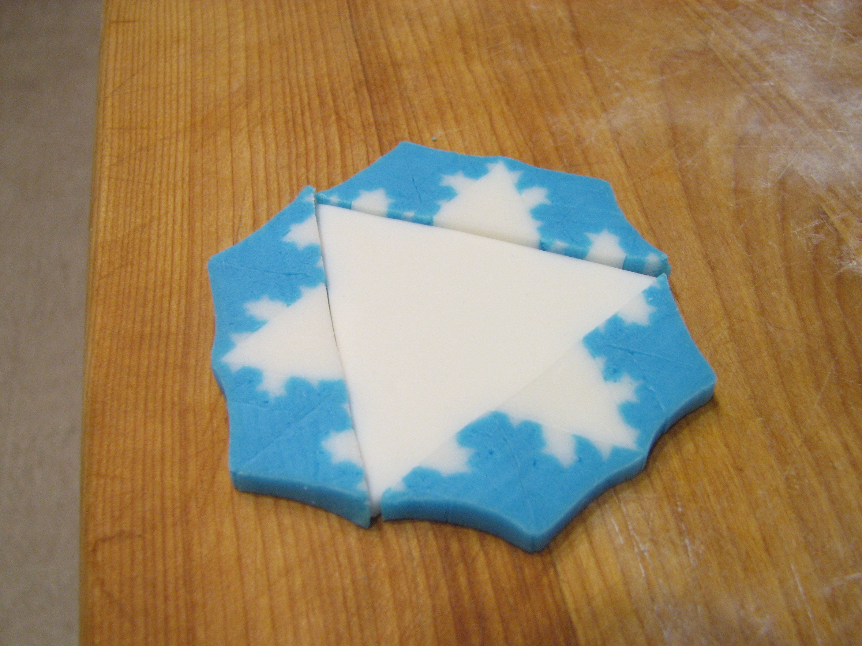 Fractal Snowflake Cupcakes - 21