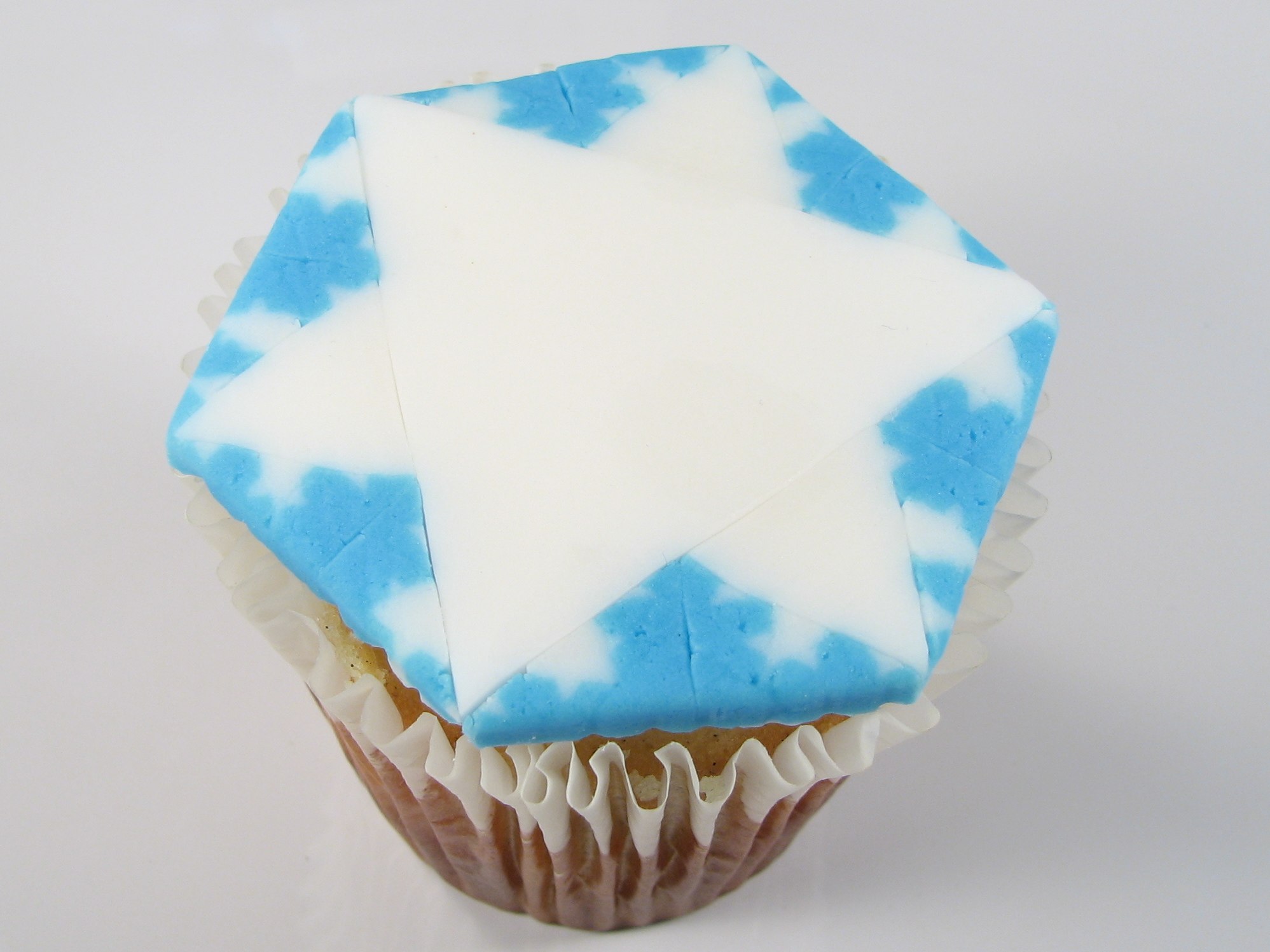 Fractal Snowflake Cupcakes - 24
