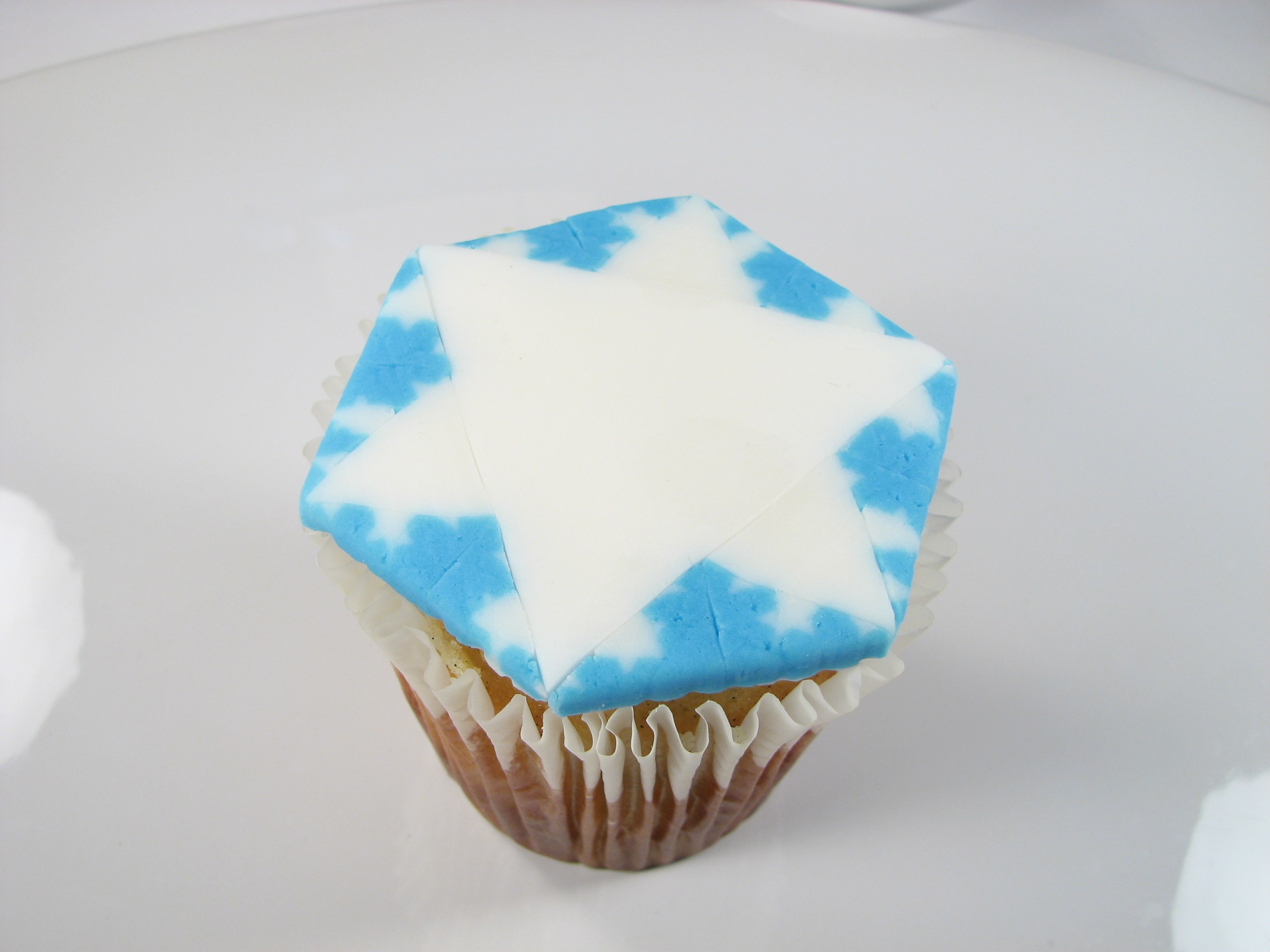 Fractal Snowflake Cupcakes - 23