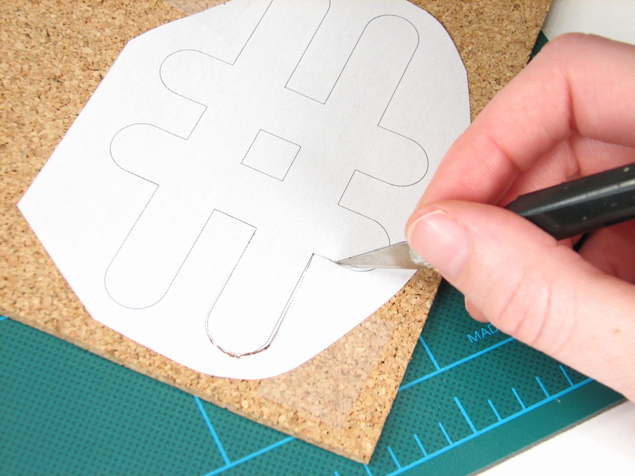 Cutting by hand (octothorpe)