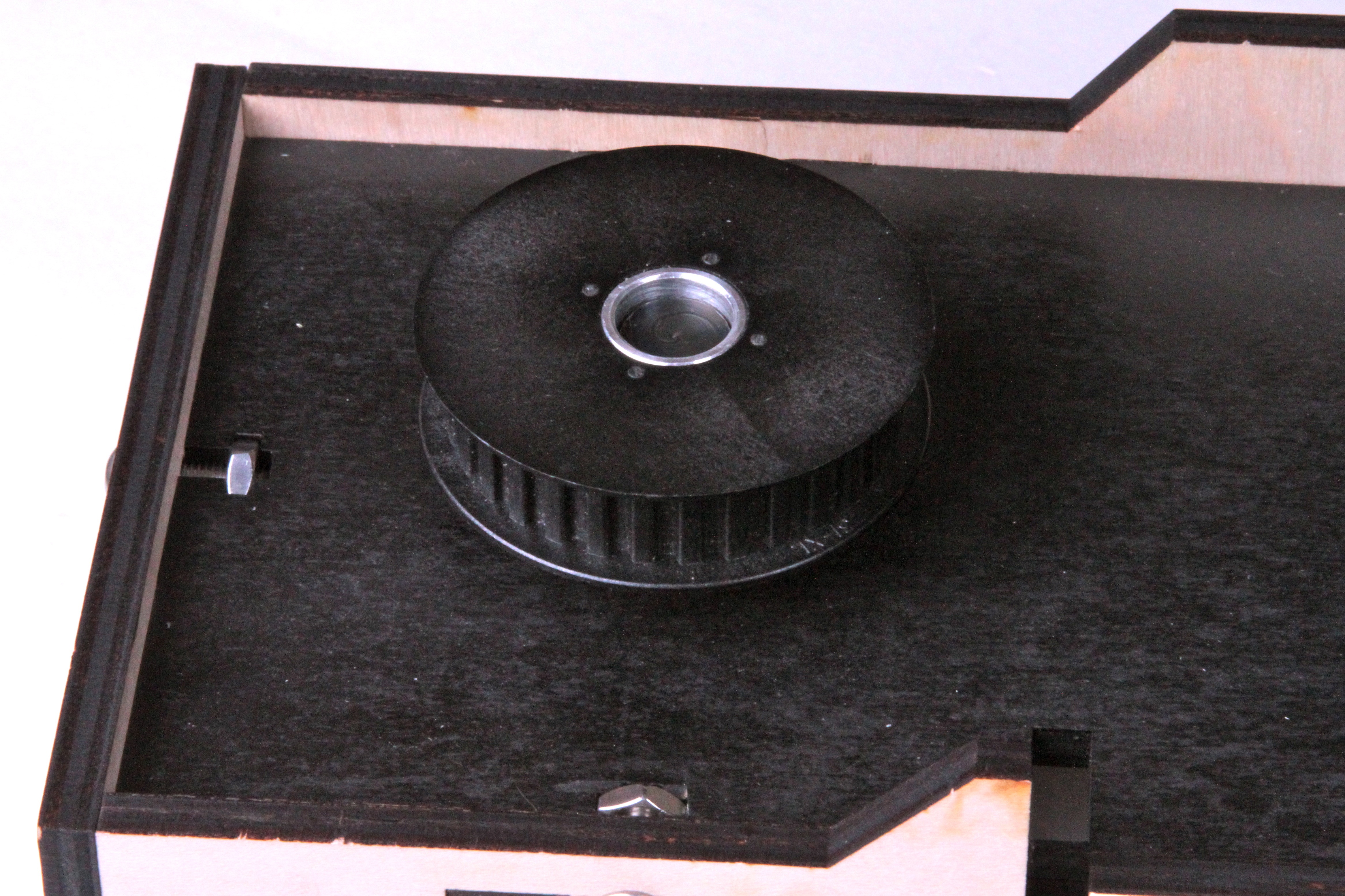 Control knob  (left)