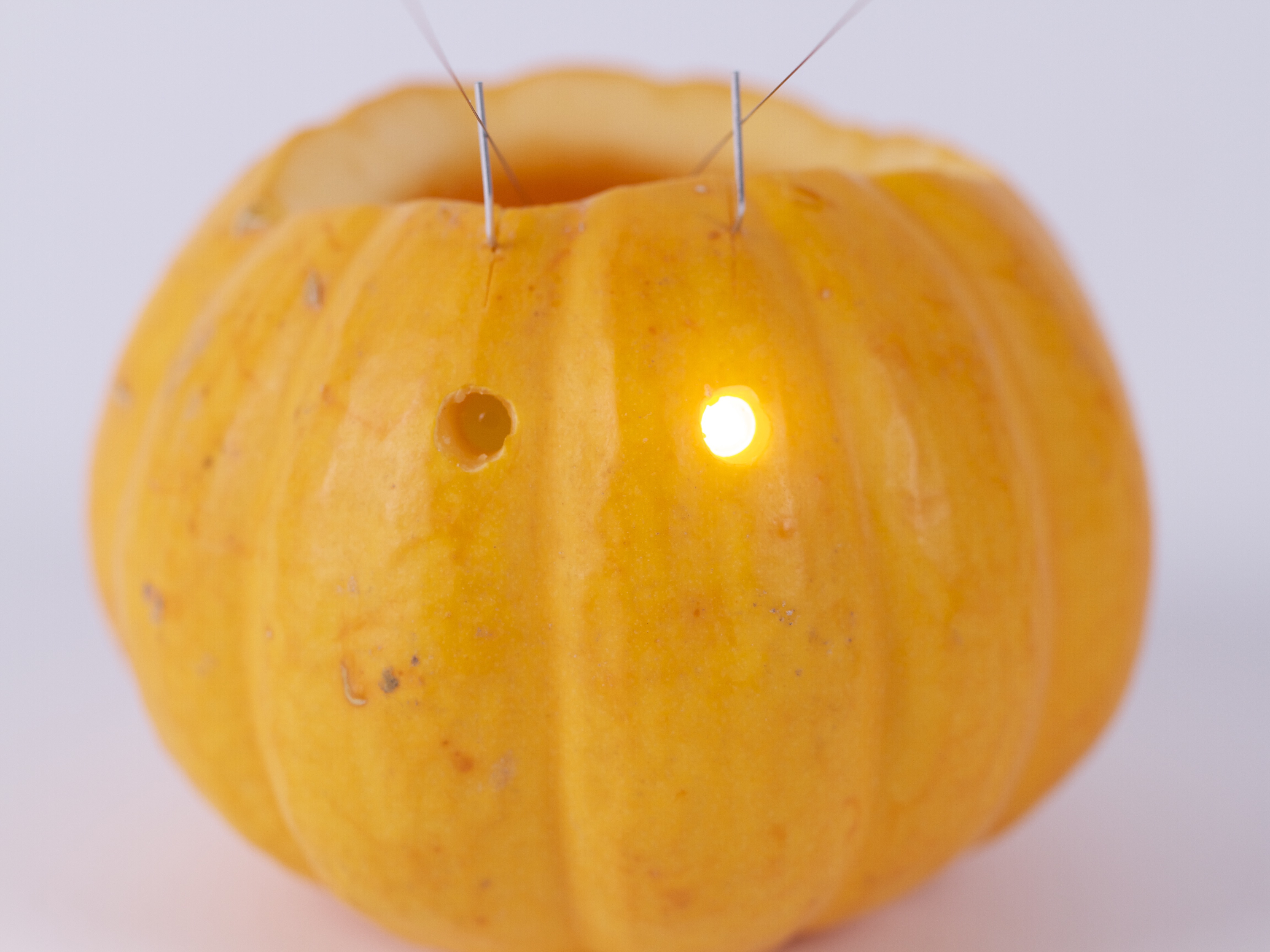 Blinky-o-lantern lid off