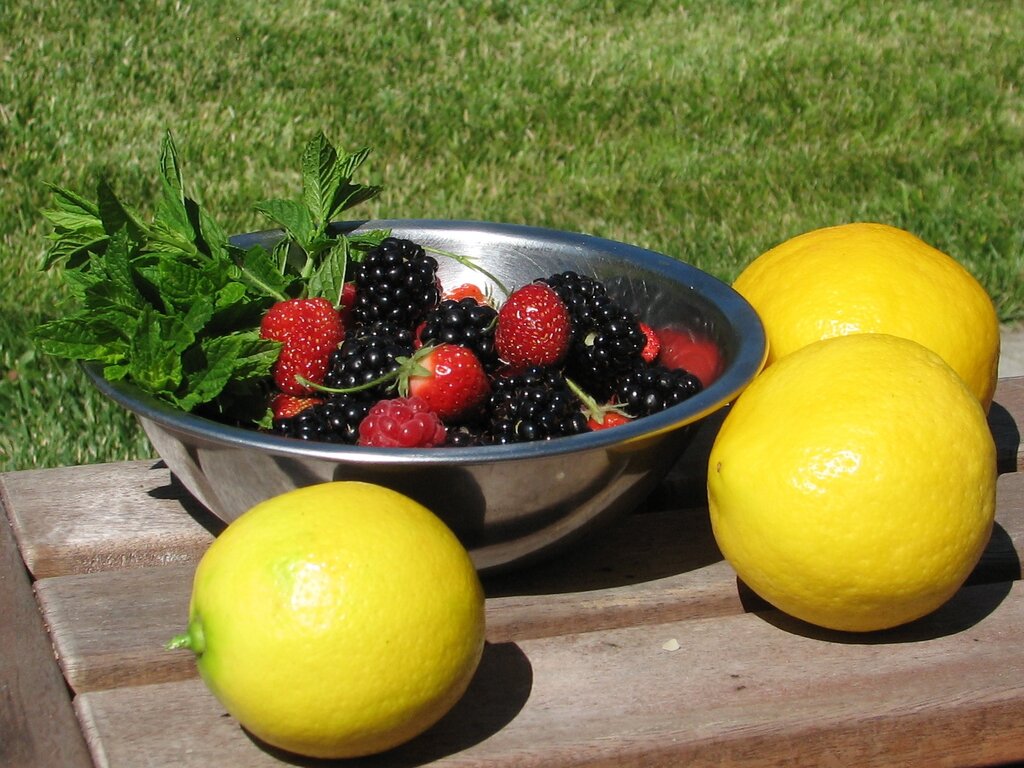 Spicy Berry Preserves: Ingredients