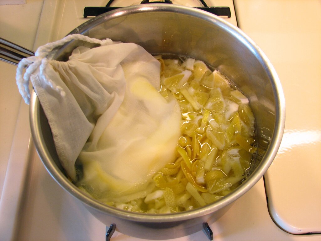 Spicy Berry Preserves: lemons & mint