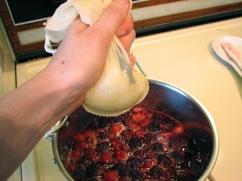Spicy Berry Preserves: squeezing pectin