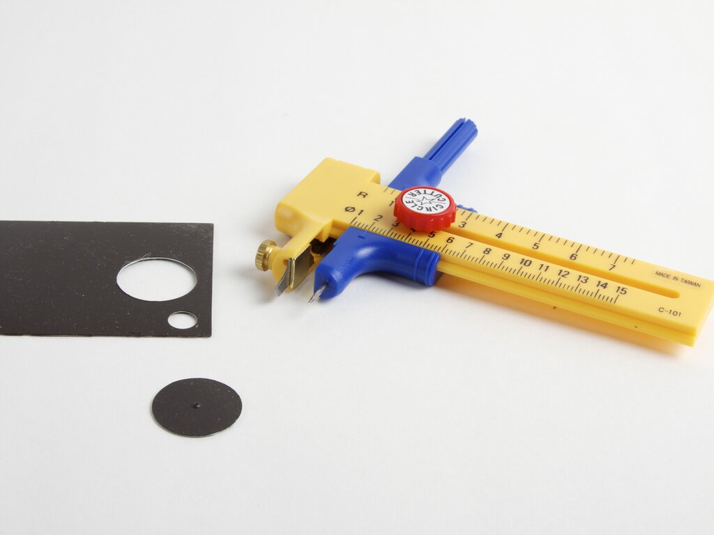 Magnetic Googly Eyes: circle cutter