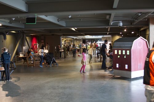 Open areas between exhibits