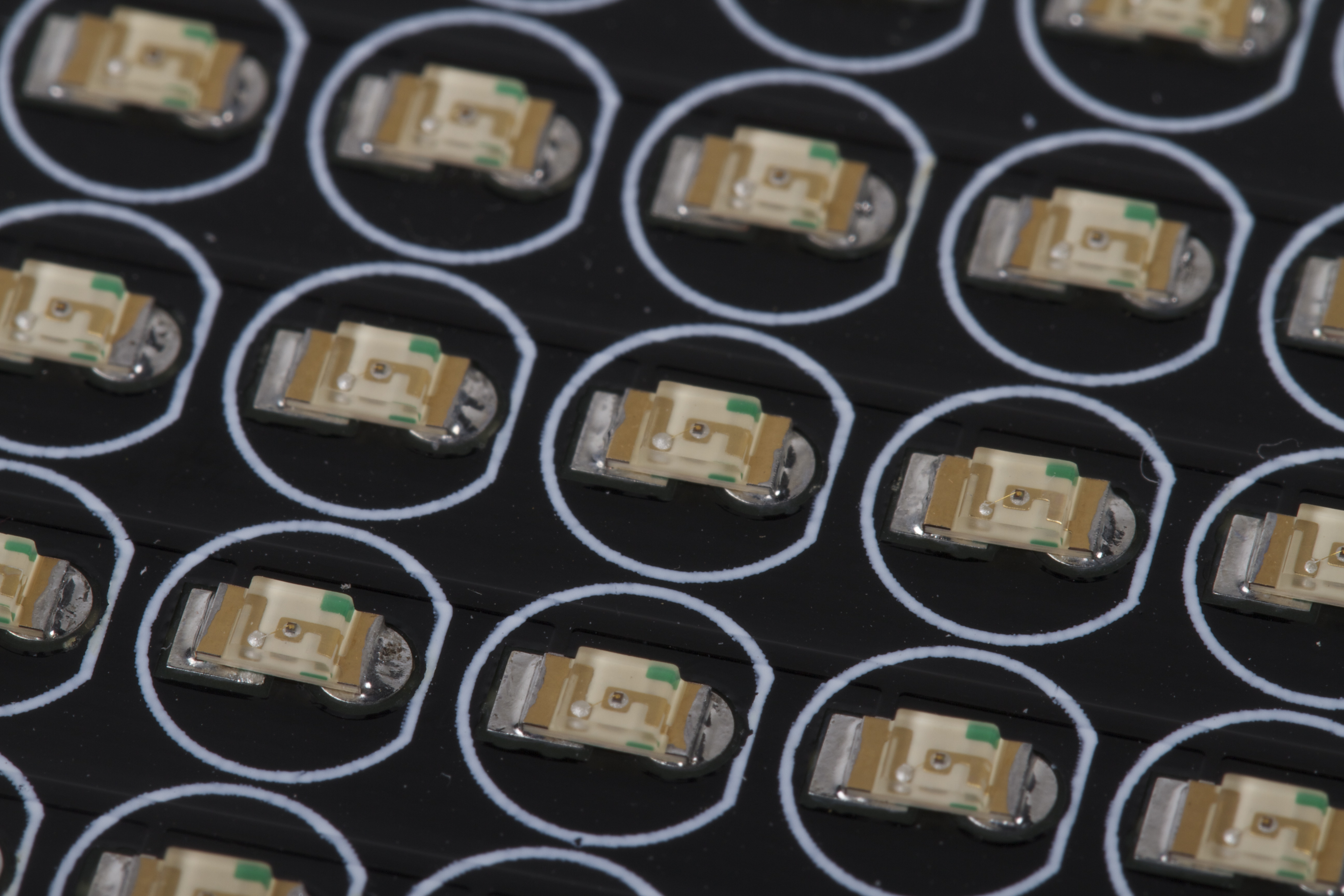 Peggy 2le Surface Mount