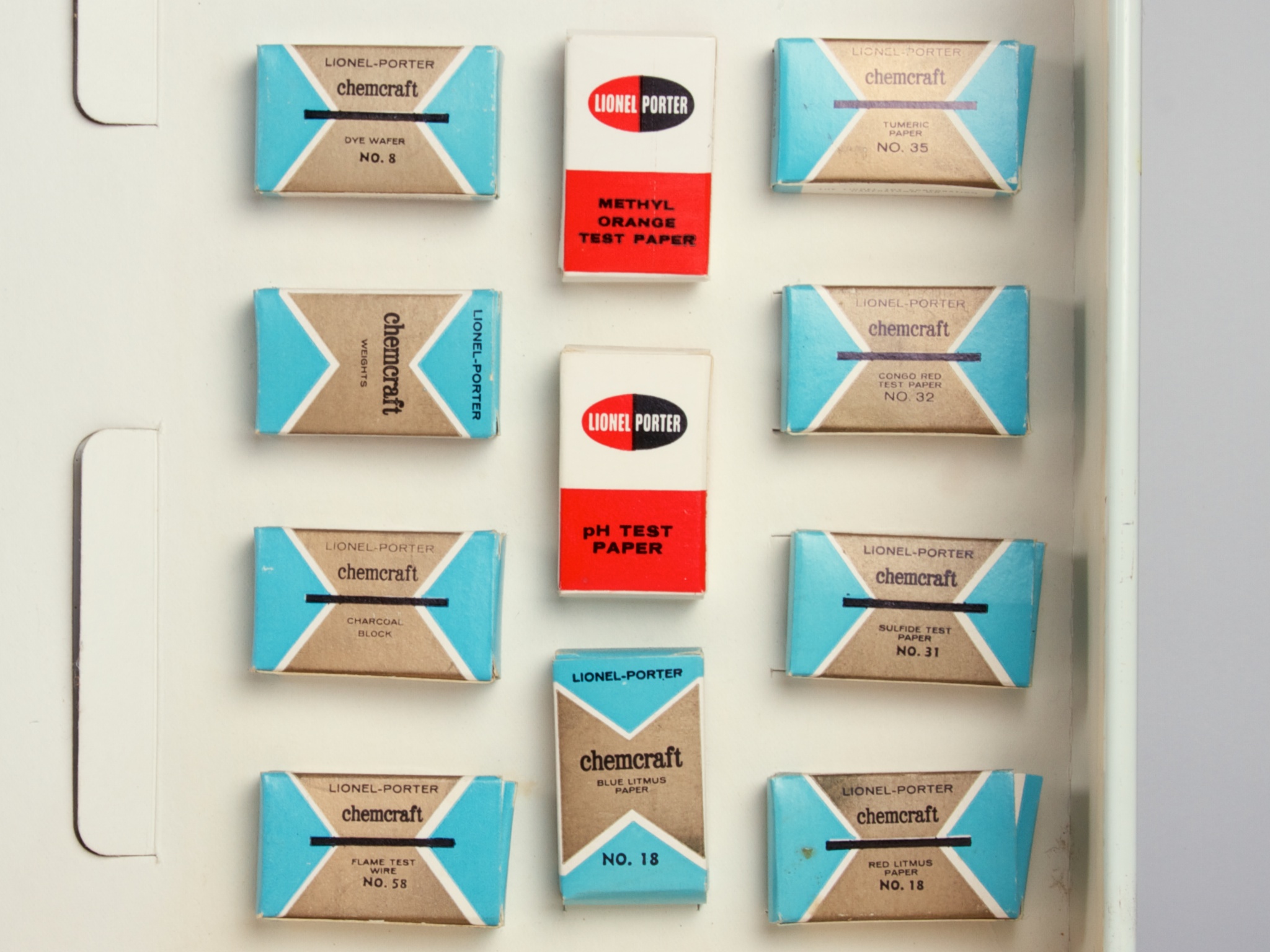 Vintage Chemistry Sets 18