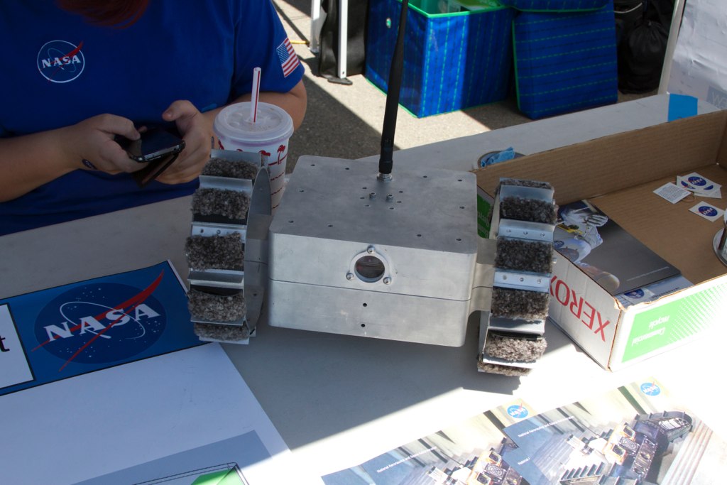 Carpet treads for rover