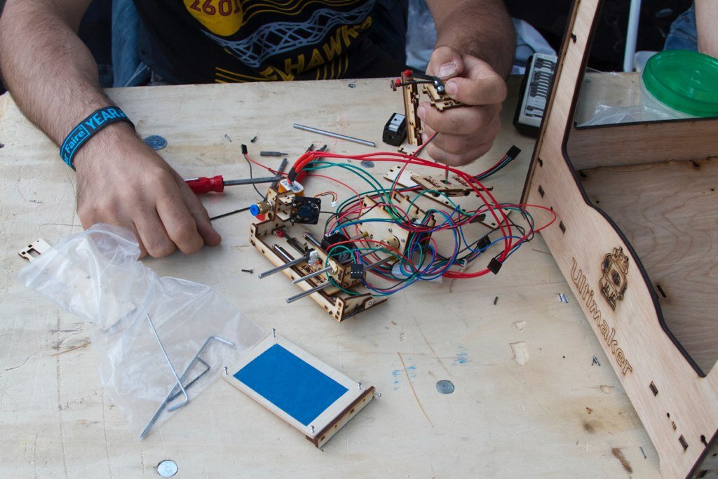 Tiny 3D printer under repair