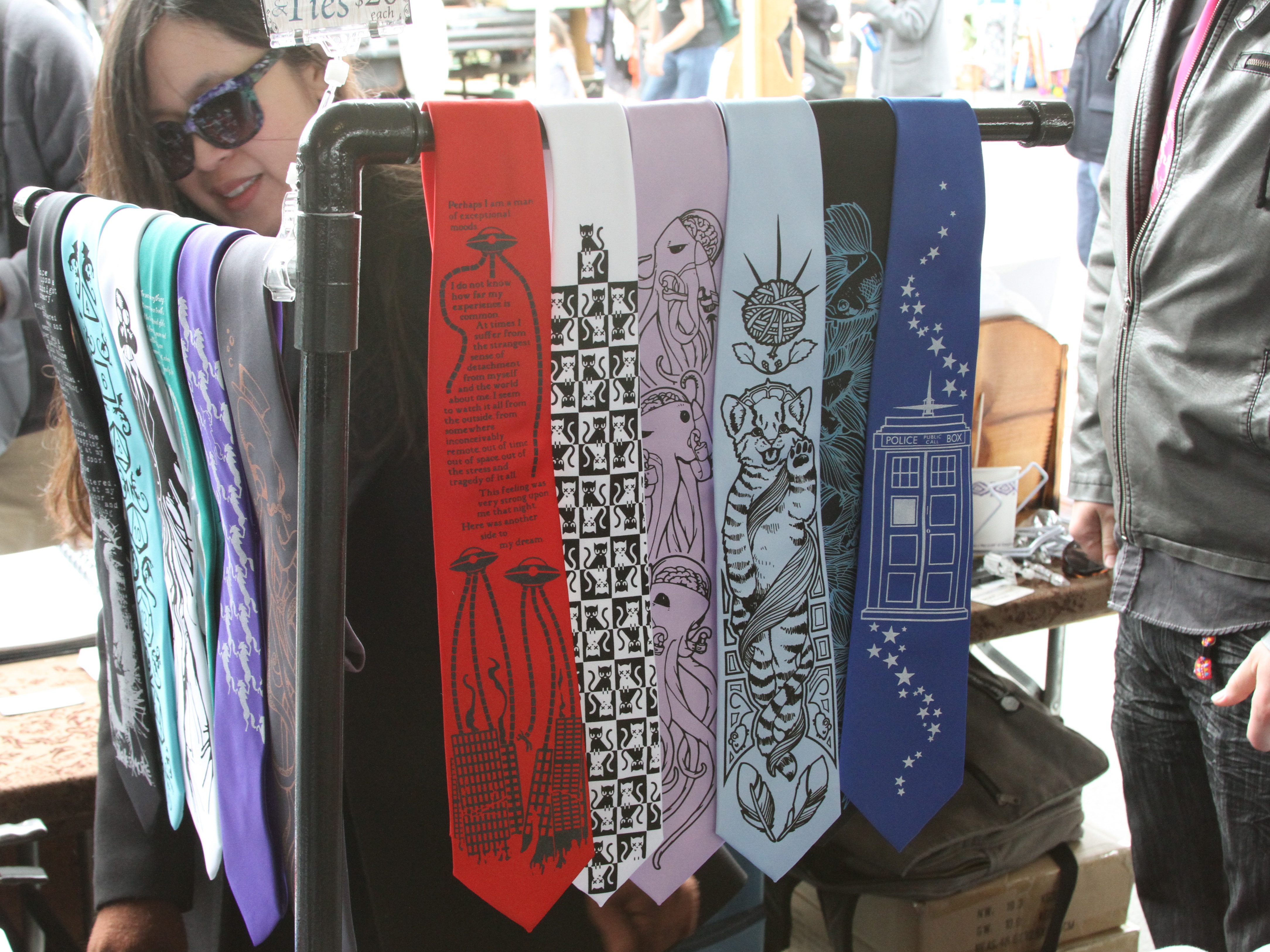 War of the Worlds Tie
